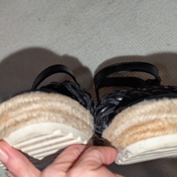 Timberland Black Sandals with Woven Design and Ankle Strap - Picture 9 of 9